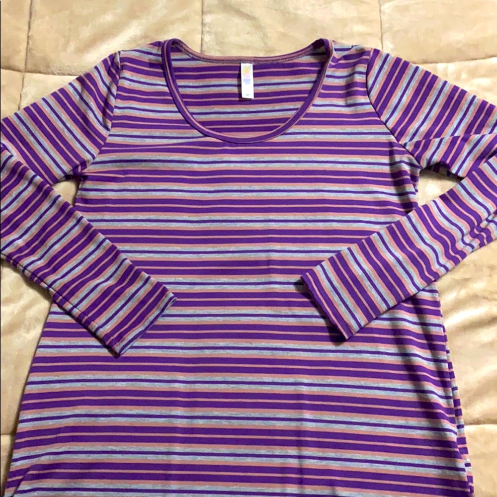 LuLaRoe long-sleeved Lynnae shirt.